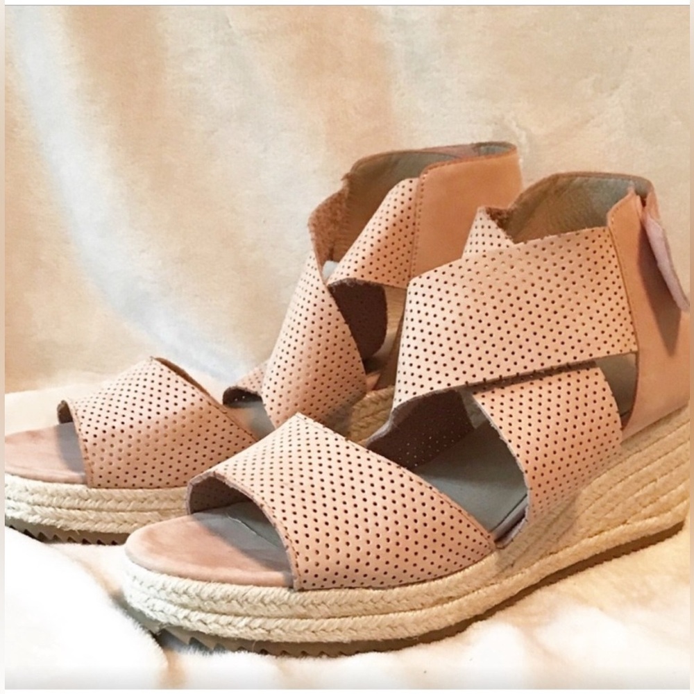 Eileen Fisher Perforated Nu-buck Espadrilles 10
Great preloved condition